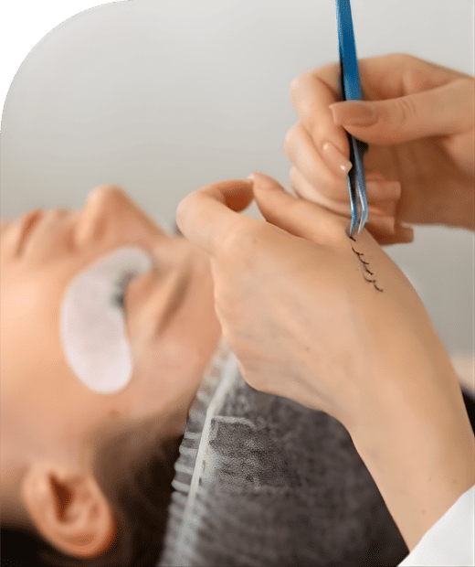 Expert Lash Application with Comfort Lasting Beauty 3